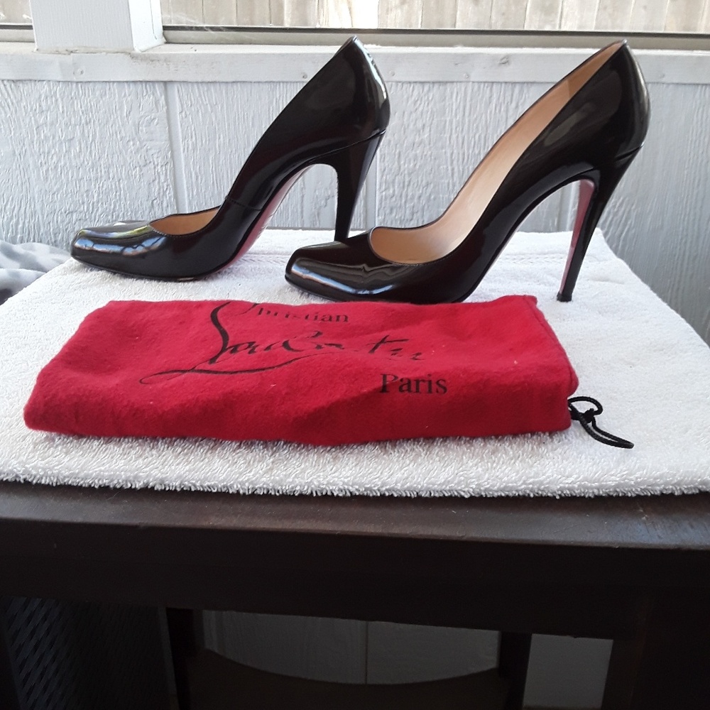Christian Louboutin size 37.5 (fits like a 7) sexy